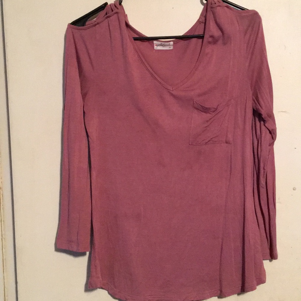 A long sleeve blouse t-shirt cold shoulder top !